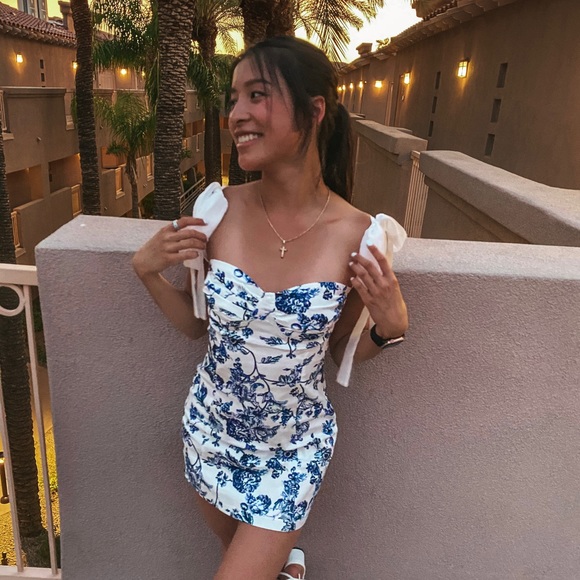 Helloooo🌸 - Picture 2 of 3